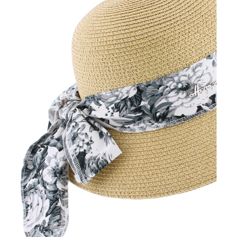 chapeau avec foulard et noeud