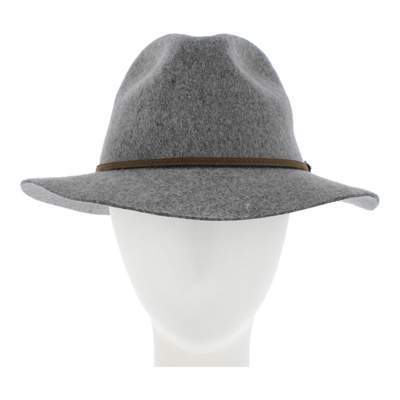 Large brim hat, with thin hatband