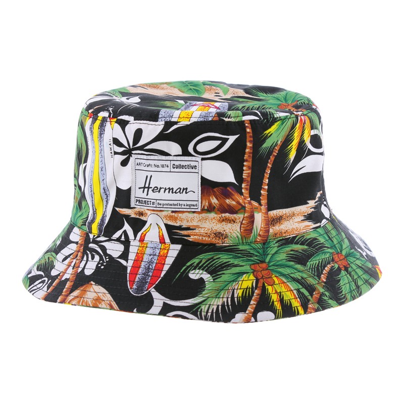 Bob à motif tropical avec badge rectangulaire