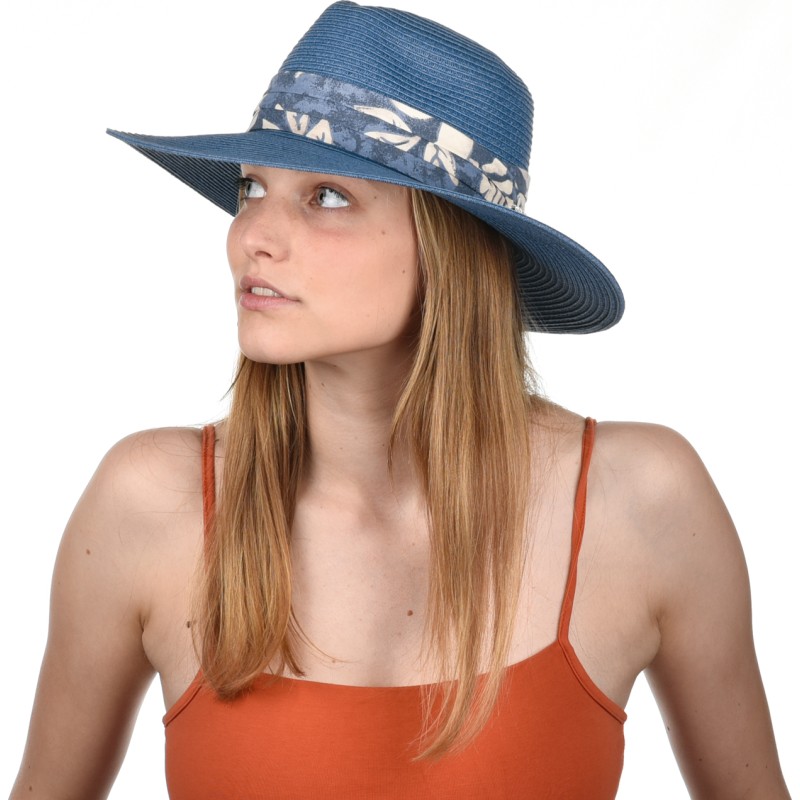 Large brim hat, in paper braid, pleated hatband and internal drawstrin