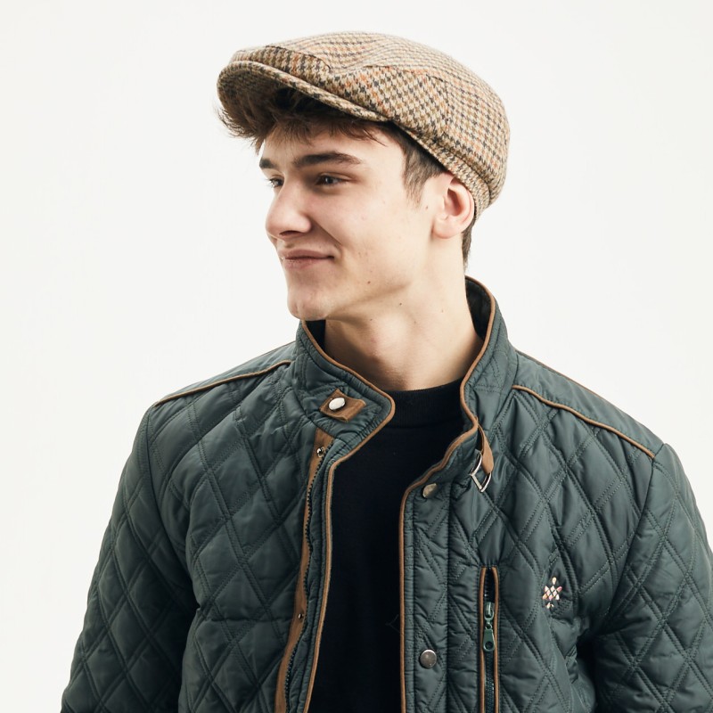 Flat cap in houndstooth fabric