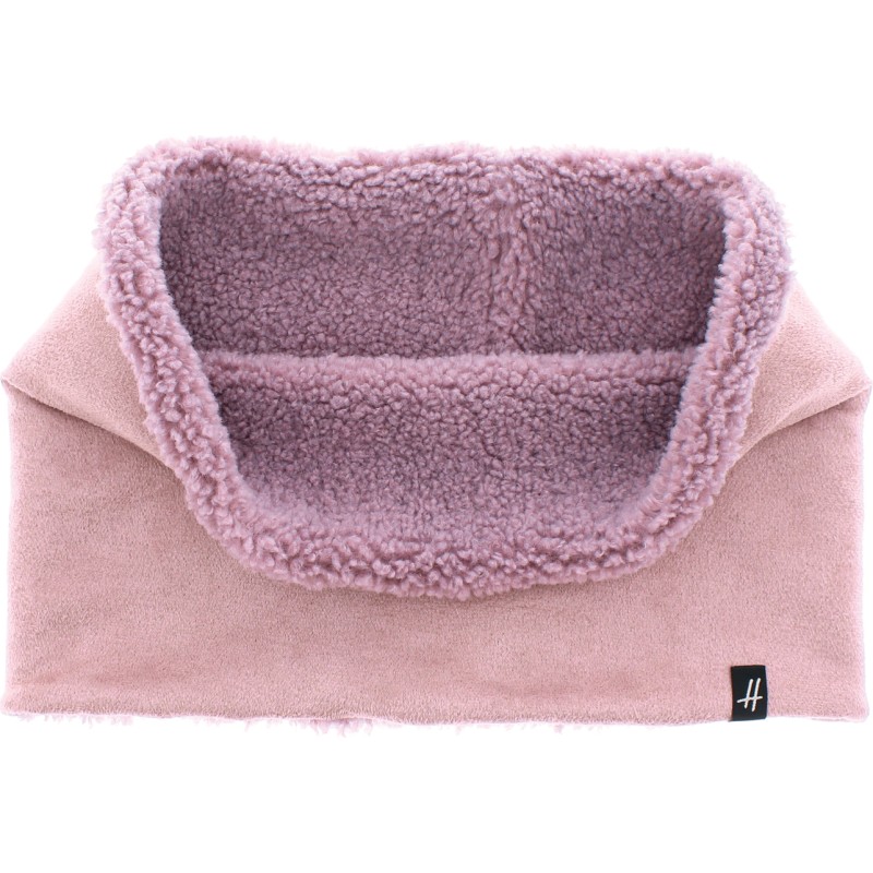 Flexible and reversible neck warmer in soft material on one side and p