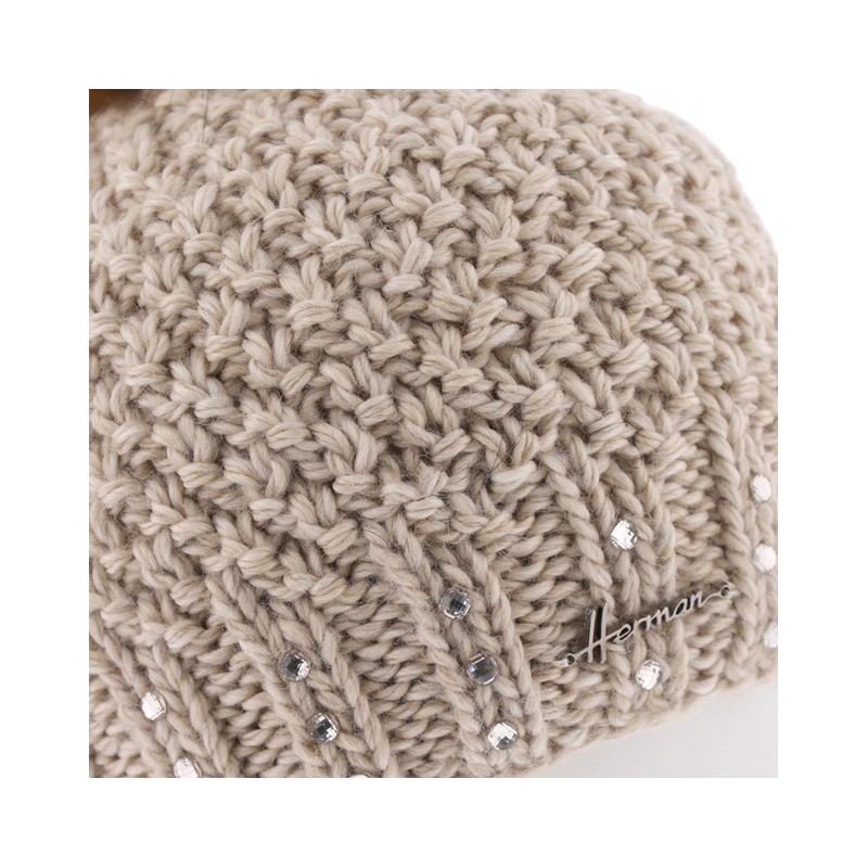 Knitted beanie with fake fur pompom