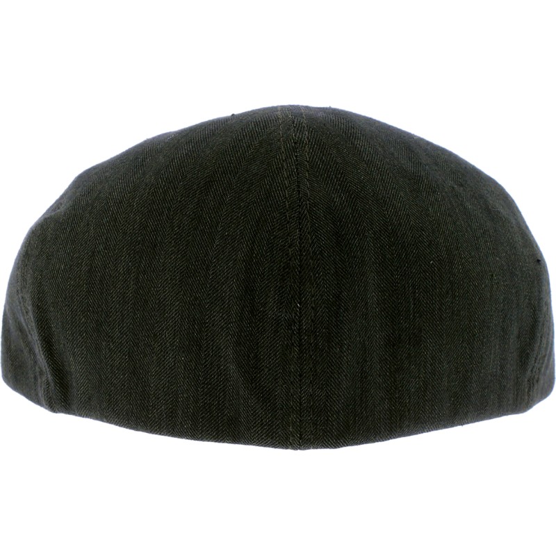 Plain flat cap with 6 panels and button.