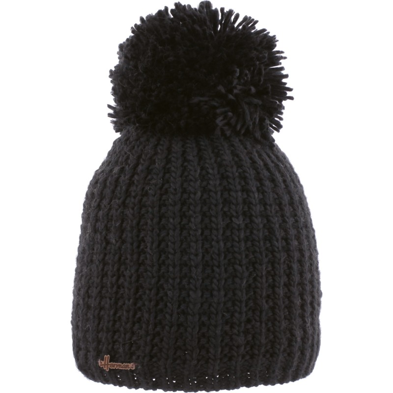 Plain hat knitted with 80% recycled plastic thread, with thread pompom