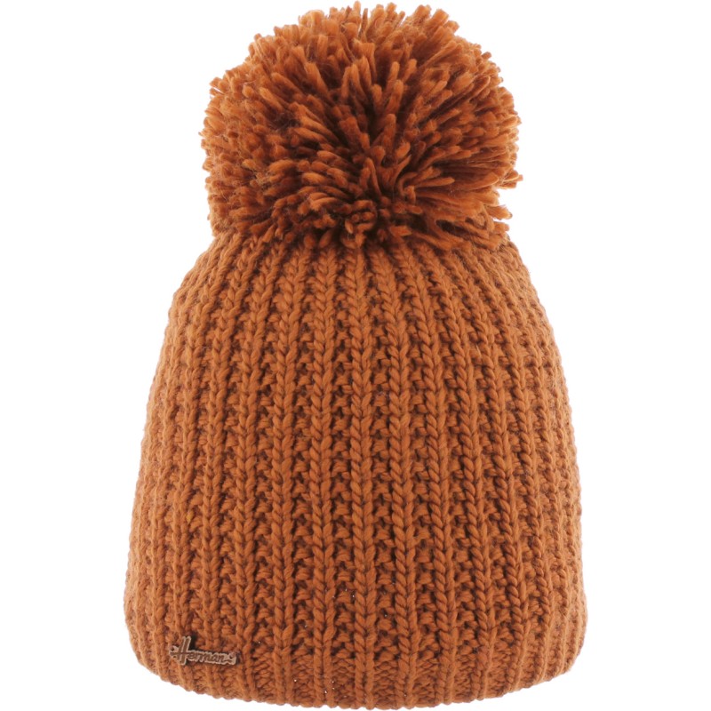 Plain hat knitted with 80% recycled plastic thread, with thread pompom